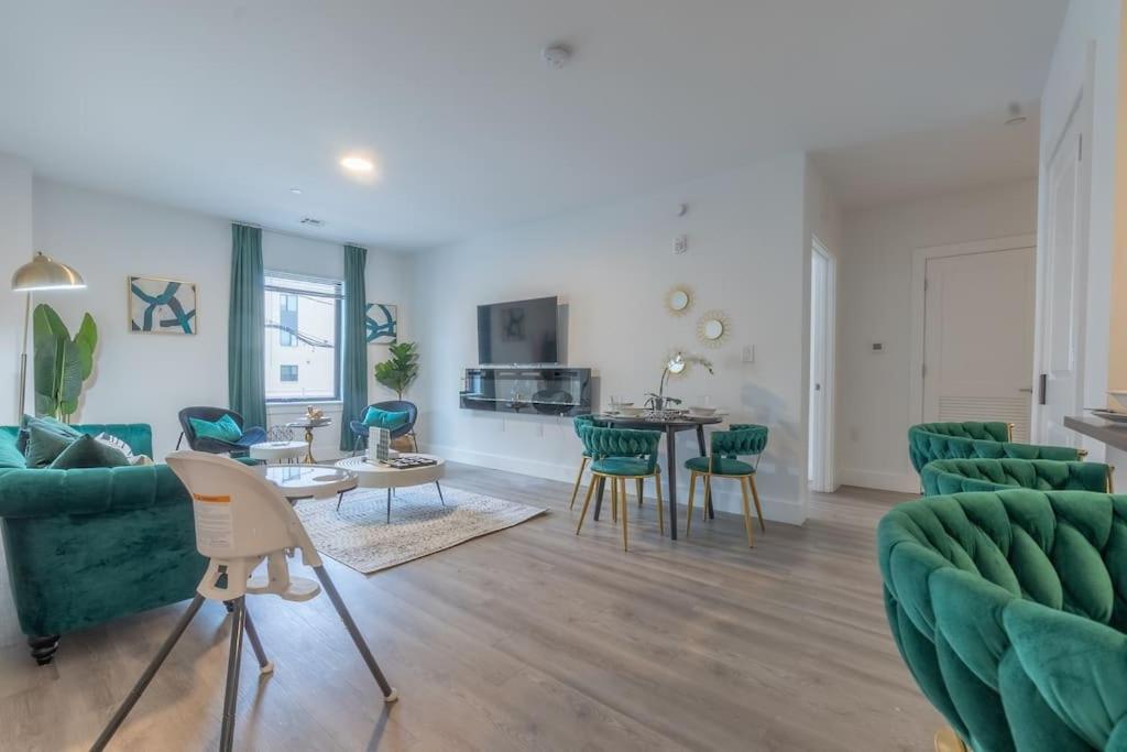 2 Bedroom 2 Bath Suite, Near American Dream And The Airport, Free Parking, King Bed And 2 Queen Beds, Washer And Dryer Orange Exterior foto