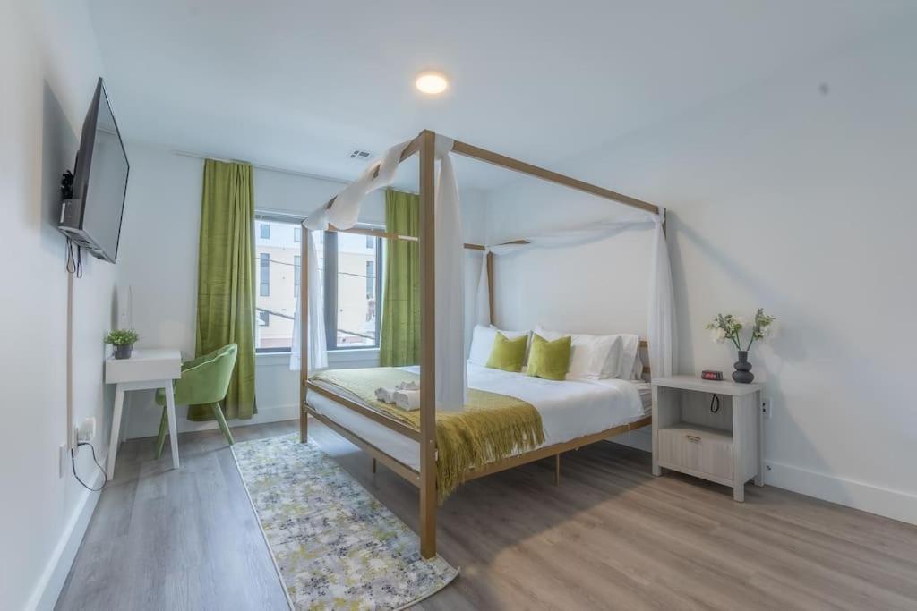 2 Bedroom 2 Bath Suite, Near American Dream And The Airport, Free Parking, King Bed And 2 Queen Beds, Washer And Dryer Orange Exterior foto