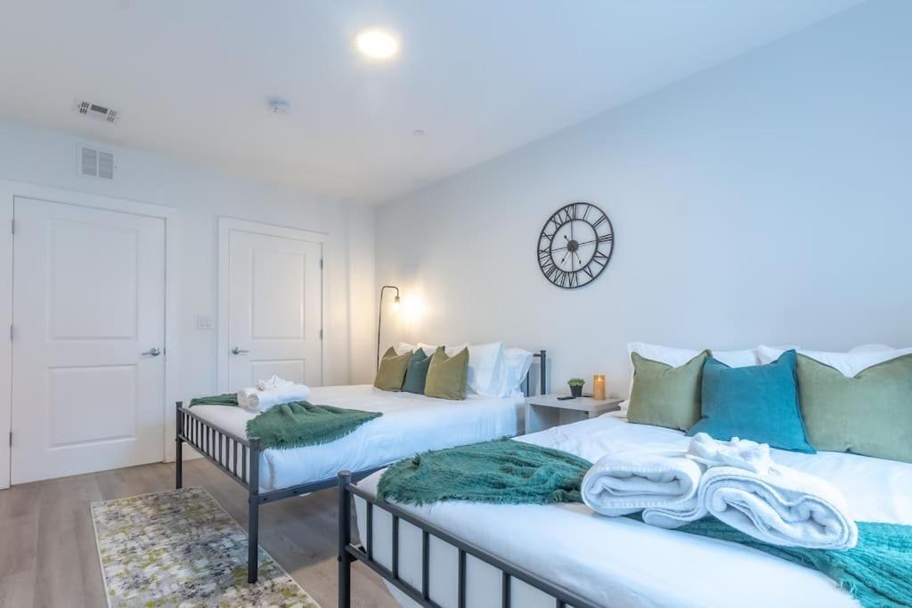 2 Bedroom 2 Bath Suite, Near American Dream And The Airport, Free Parking, King Bed And 2 Queen Beds, Washer And Dryer Orange Exterior foto