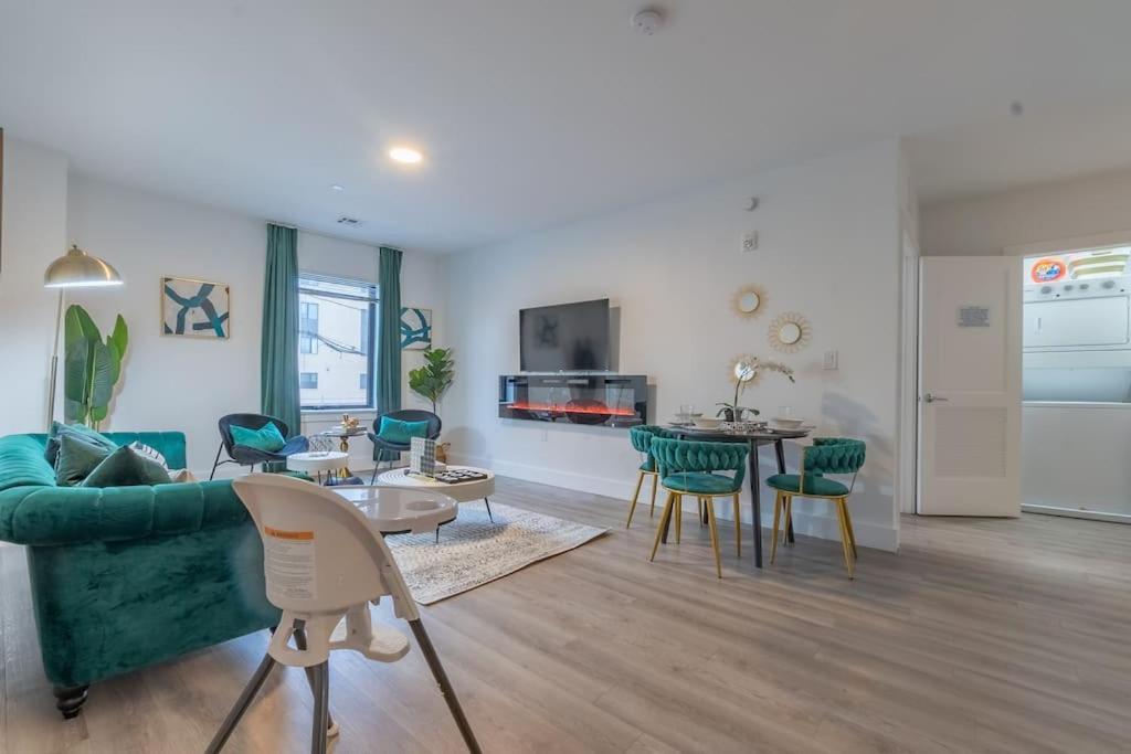 2 Bedroom 2 Bath Suite, Near American Dream And The Airport, Free Parking, King Bed And 2 Queen Beds, Washer And Dryer Orange Exterior foto