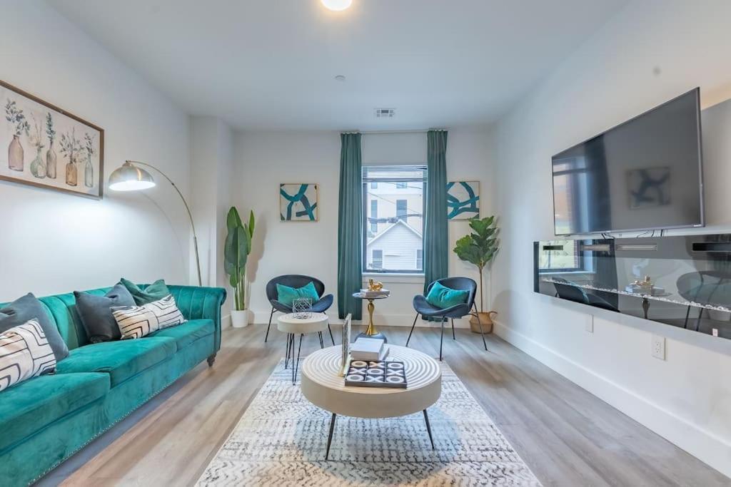 2 Bedroom 2 Bath Suite, Near American Dream And The Airport, Free Parking, King Bed And 2 Queen Beds, Washer And Dryer Orange Exterior foto