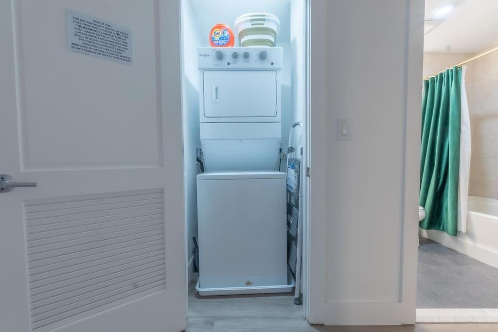 2 Bedroom 2 Bath Suite, Near American Dream And The Airport, Free Parking, King Bed And 2 Queen Beds, Washer And Dryer Orange Exterior foto