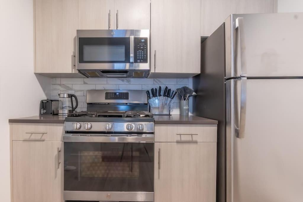 2 Bedroom 2 Bath Suite, Near American Dream And The Airport, Free Parking, King Bed And 2 Queen Beds, Washer And Dryer Orange Exterior foto