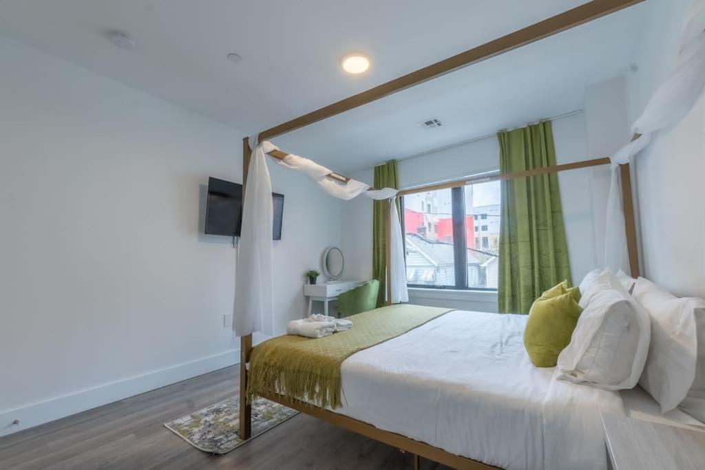 2 Bedroom 2 Bath Suite, Near American Dream And The Airport, Free Parking, King Bed And 2 Queen Beds, Washer And Dryer Orange Exterior foto