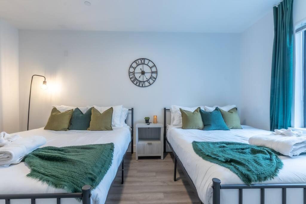 2 Bedroom 2 Bath Suite, Near American Dream And The Airport, Free Parking, King Bed And 2 Queen Beds, Washer And Dryer Orange Exterior foto